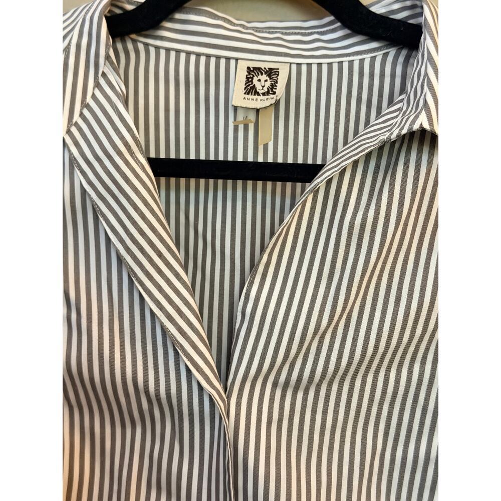 Anne Klein Pinstripe Button Front Blouse Gray White Women’s Medium - Picture 5 of 12